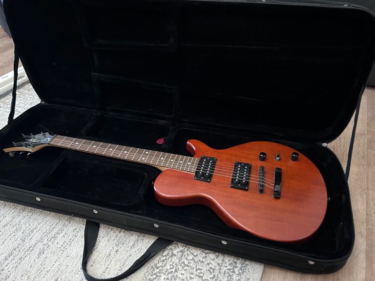 Dean Electric Guitar + Case – Great Beginner/Practice Guitar