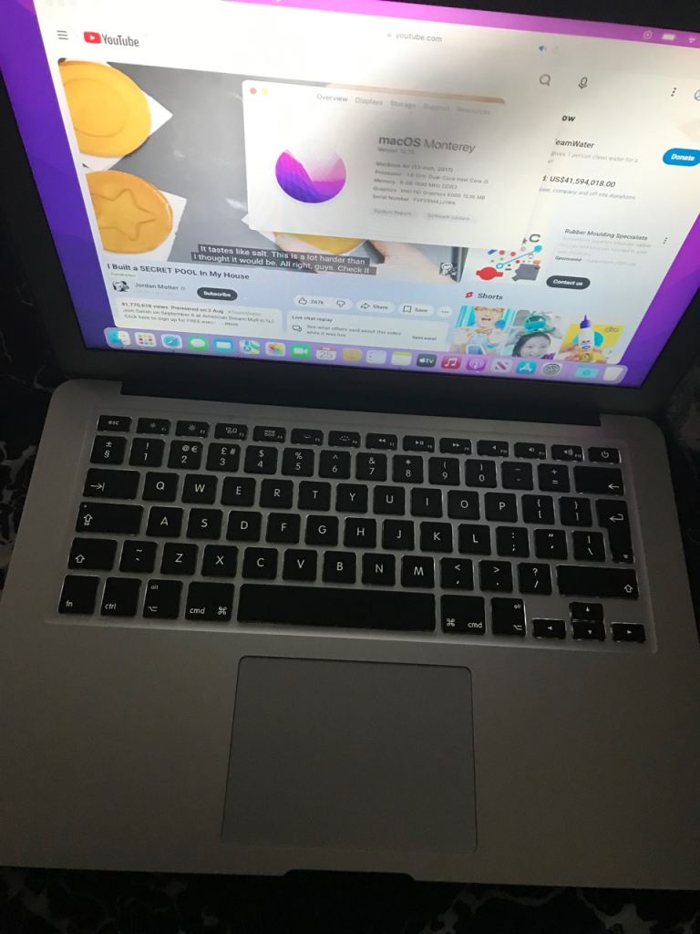 Apple MacBook Air 13 inch 2017 model fully works looks nearly new has a good battery 