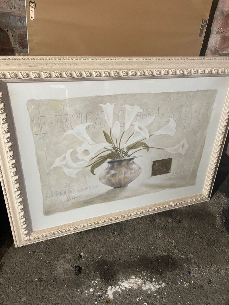 Large Framed Flower Print – Cream Frame, Ornate Detail