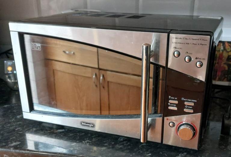 Delonghi 20L Solo Microwave