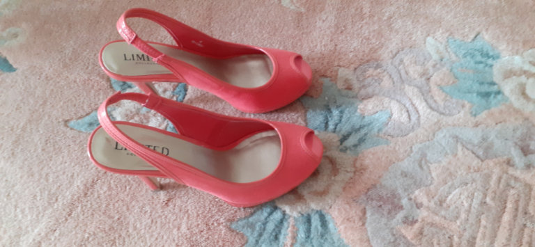 LADIES SHOES - SIZE 4 - VARIOUS STYLES - see pics - further reduced WILL POST
