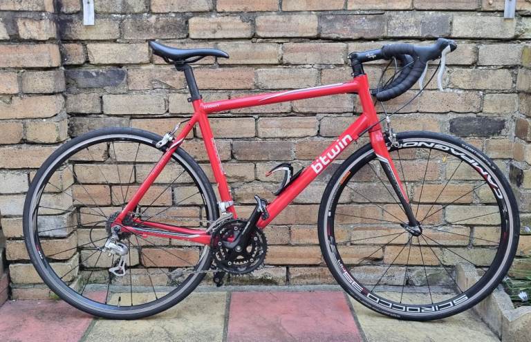 Btwin Triban 3 Road Bike - Excellent condition 
