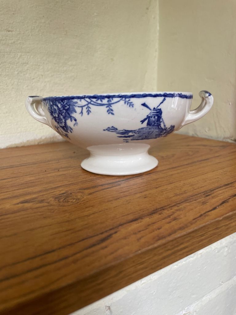 Vintage c. 1920/30s Blue & White W.H Grindley & Co Footed bowl/tureen