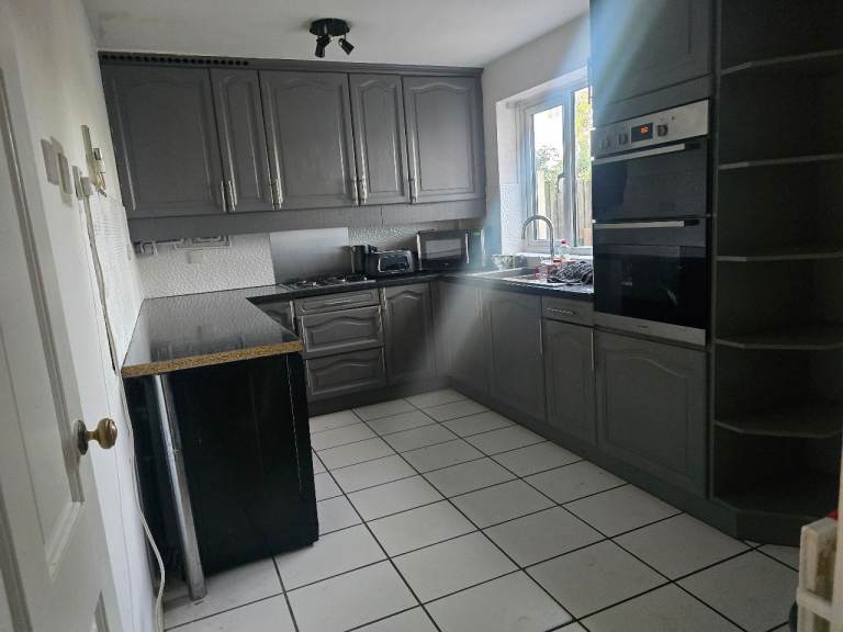 !!!!!FULL KITCHEN !!!!!!