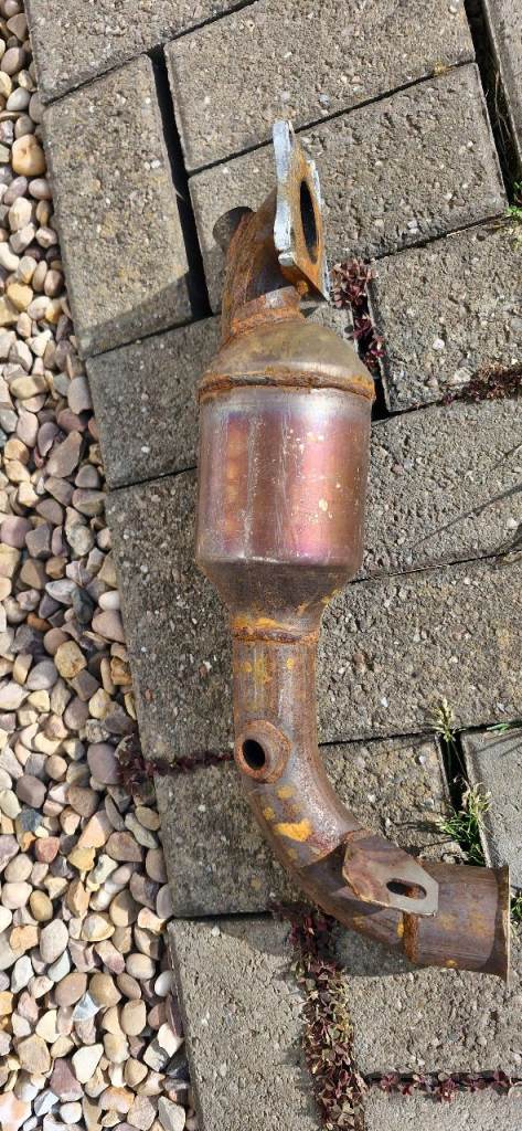 Peugoet 208 catalythic converter