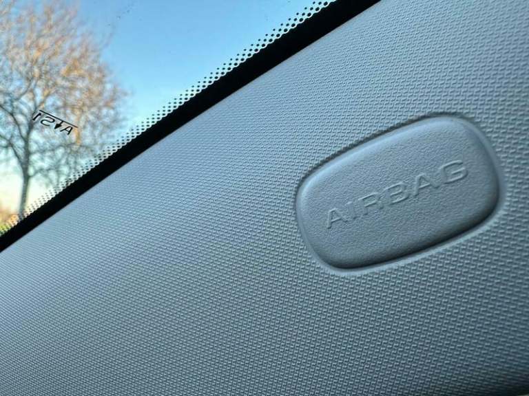 2016 Vauxhall Viva 1.0 SE 5dr [A/C] HATCHBACK PETROL Manual