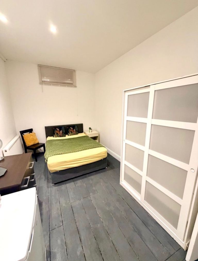 Studio Flat Town Centre Bills inc