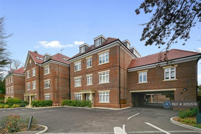 1 bedroom flat in Woodchester Court, Northwood, HA6 (1 bed) (#3053574)