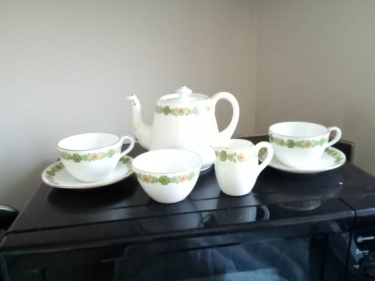 Sandwich/serving plate matching the Shelley china tea set 