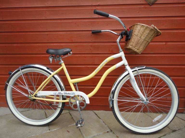 Norco rio vista cruiser bike, 18 inch frame, single speed, coaster brake ( pedal back)