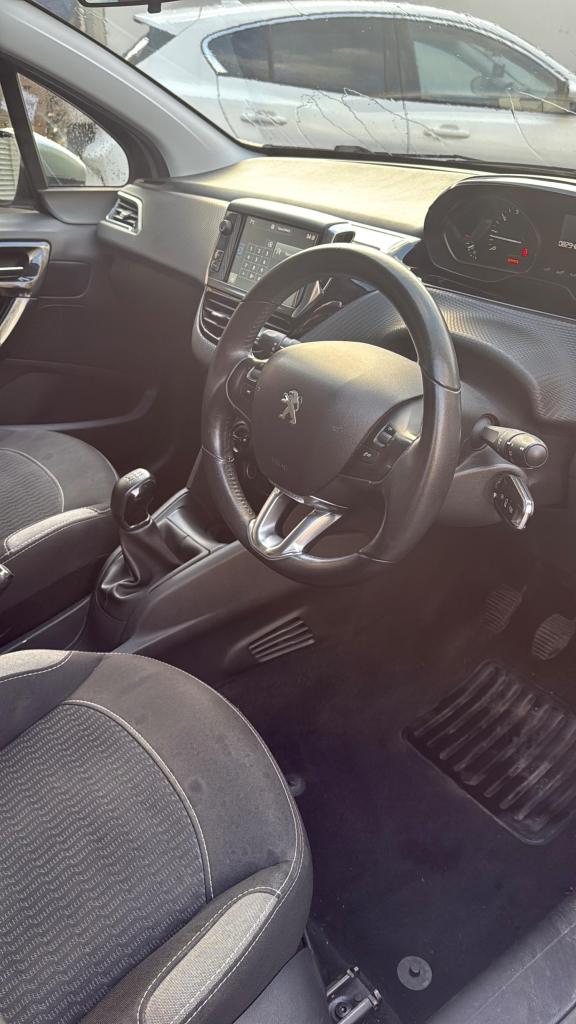2015 Peugeot 208 1.2 PureTech 82 Active 5dr HATCHBACK PETROL Manual