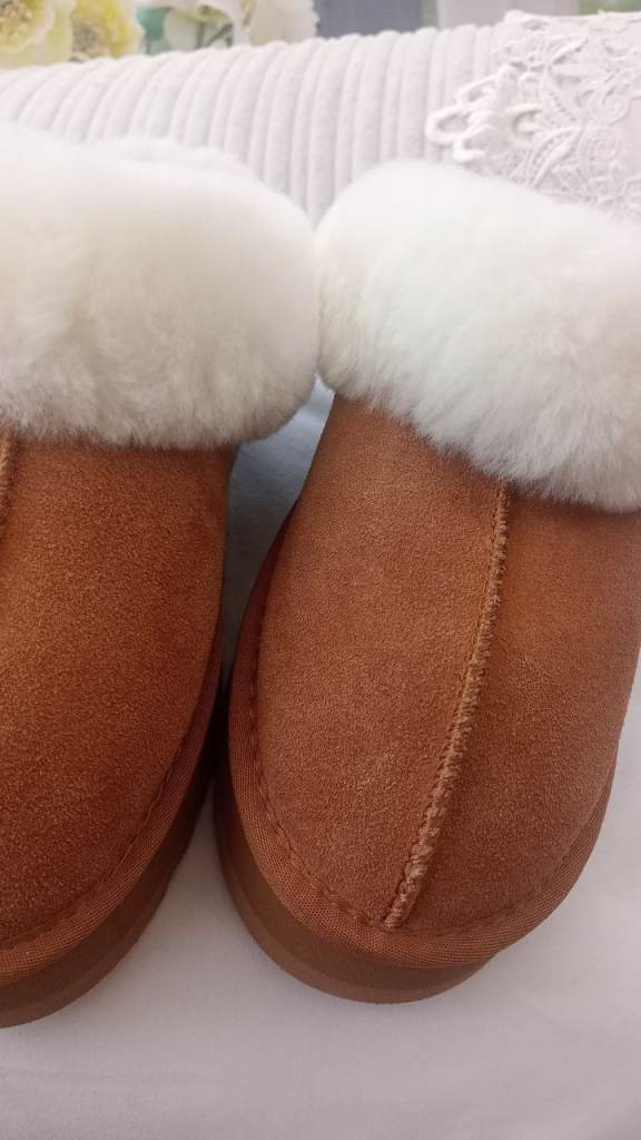 Ugg slippers fur lined 7 new in box 