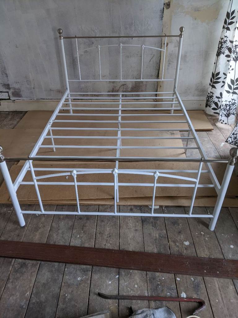 White Metal Double Bed Frame – Good Condition