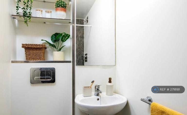 1 bedroom in Quantam Court, London, E1 (#2718181)