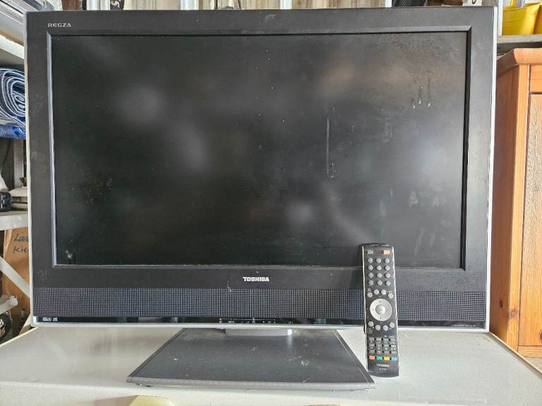 32" Toshiba Flat Screen TV - Black, Good Condition
