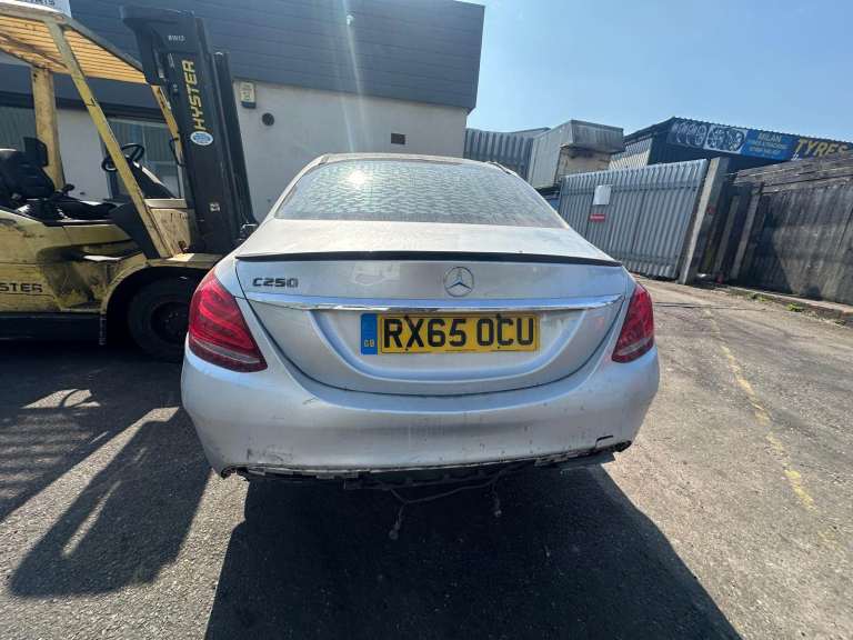 2015 MERCEDES BENZ C CLASS C250D AMG LINE PREMIUM  2.1 DIESLE  7 SPEED AUTO BREAKING FOR PARTS