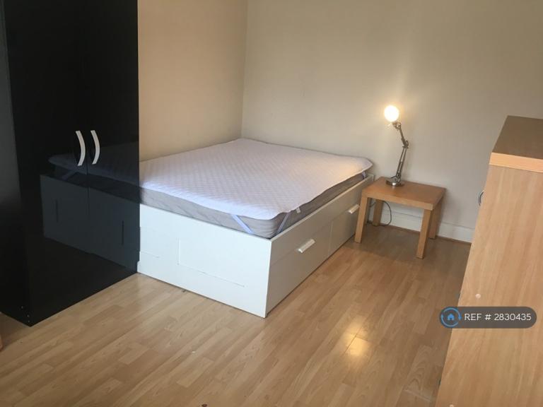 1 bedroom in Whitton Dene, Isleworth, TW7 (#2830435)