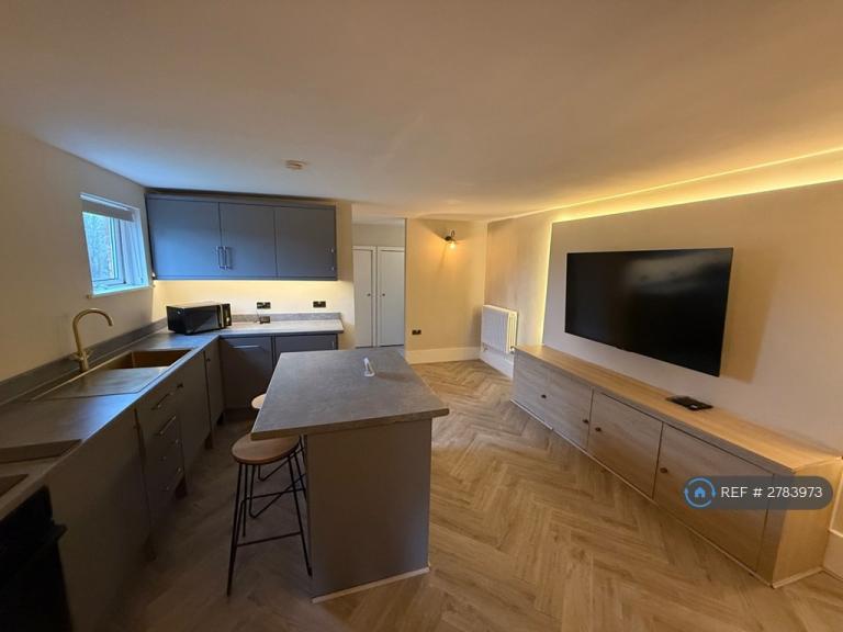 2 bedroom flat in Peel Close, York, YO10 (2 bed) (#2783973)