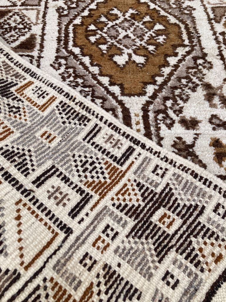 Brown rug 100% wool