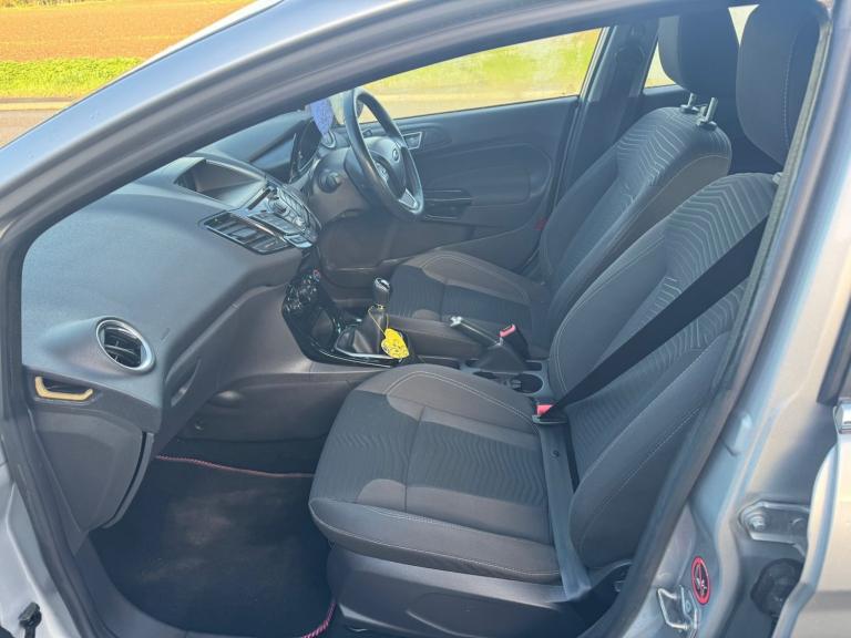 FORD FIESTA 1.3 Zetec Silver Manual Petrol 2014