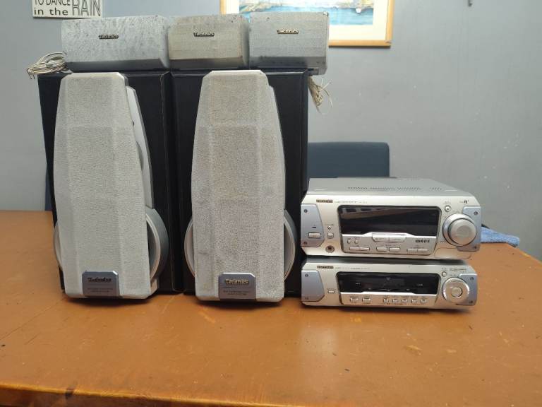Technic Stereo System with Speakers – Fair Condition