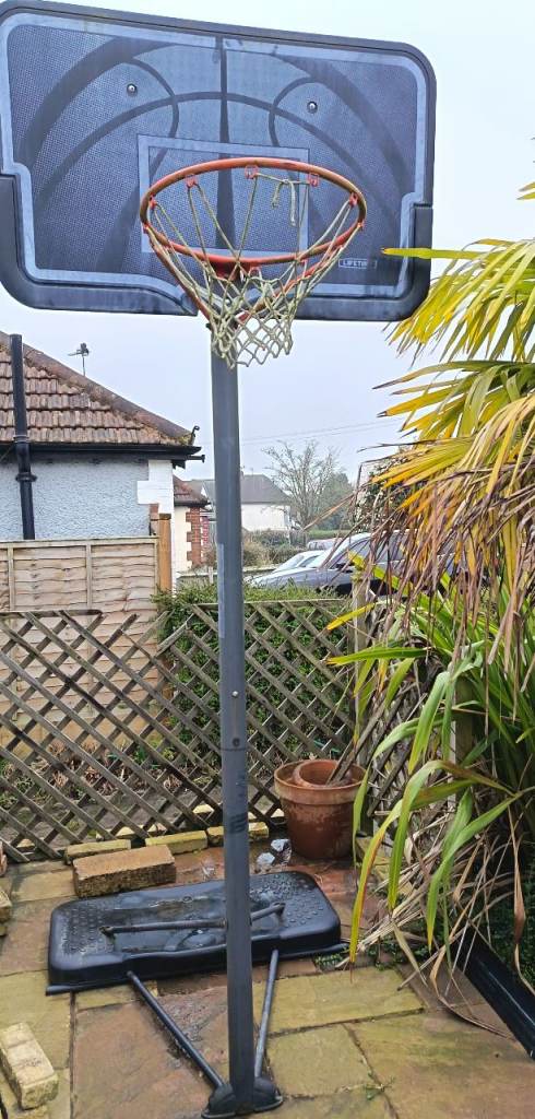 Basketball net with stand.  Free to collect. 