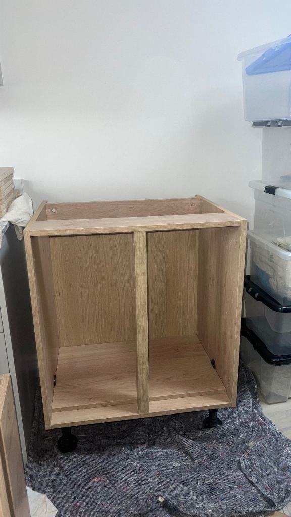 Kitchen unit for fitted kitchen