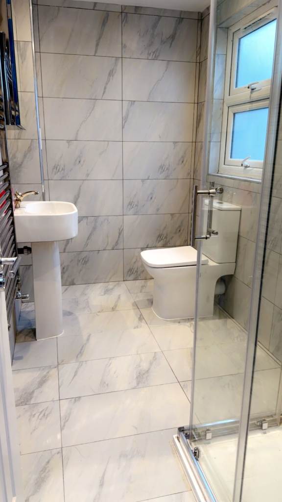 Four (4) BEDROOM House in Heart Of Walthamstow, E17 6AN..£2650pcm ..AVAILABLE NOW ! (Refurbished)