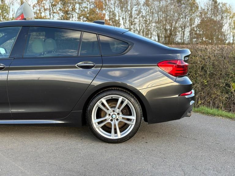 2014 BMW 5 Series 530d M Sport 5dr Step Auto HATCHBACK DIESEL Automatic