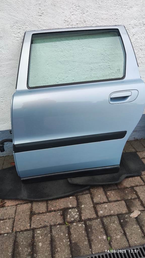 Volvo V70  Left Rear door 30649493 - blue/silver metallic 1999 - 2008