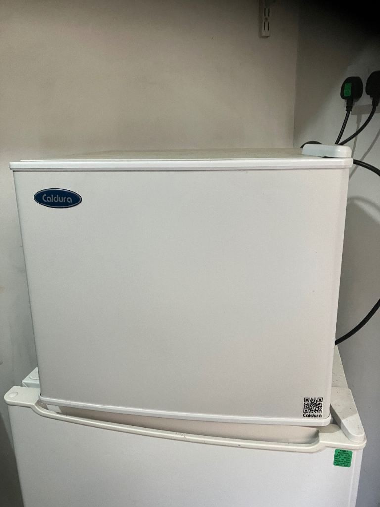 Coldura Mini Fridge / Cooler - White
