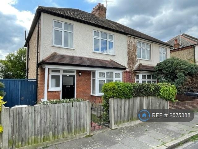 3 bedroom house in Castle Road, Isleworth, TW7 (3 bed) (#2675388)