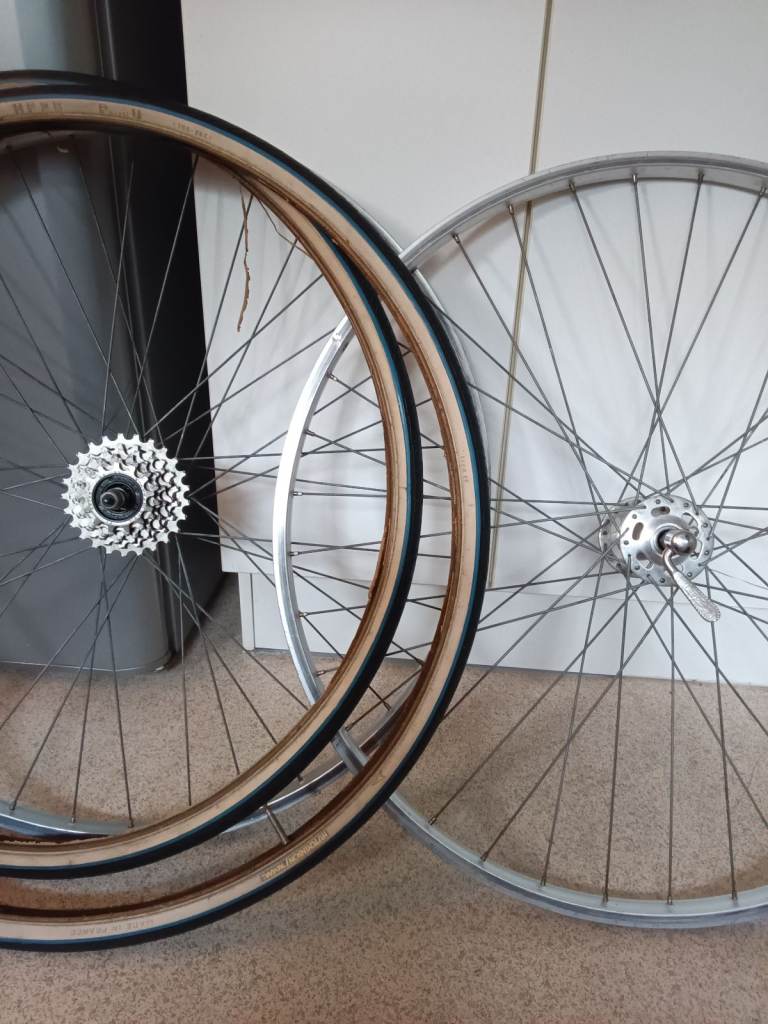 Retro 700c alloy wheels,tyres