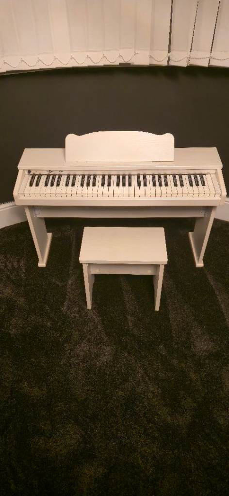 Gear4music JDP-1 Junior Digital Piano with Stool - White
