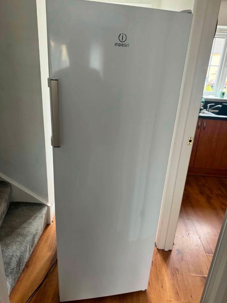 Indesit Tall White Freestanding FRIDGE – Good Condition