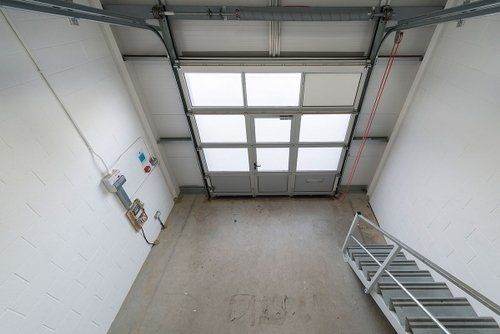 Light Industrial Unit/Office to rent / let. 390 sqft. mezzanine floor. Space Business Centre   