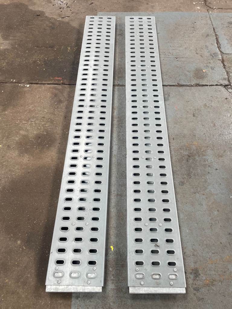 2,500mm trailer loading ramps.