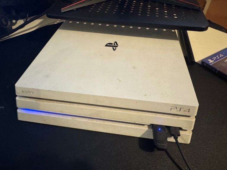 PS4 Pro Glacier White 2TB 