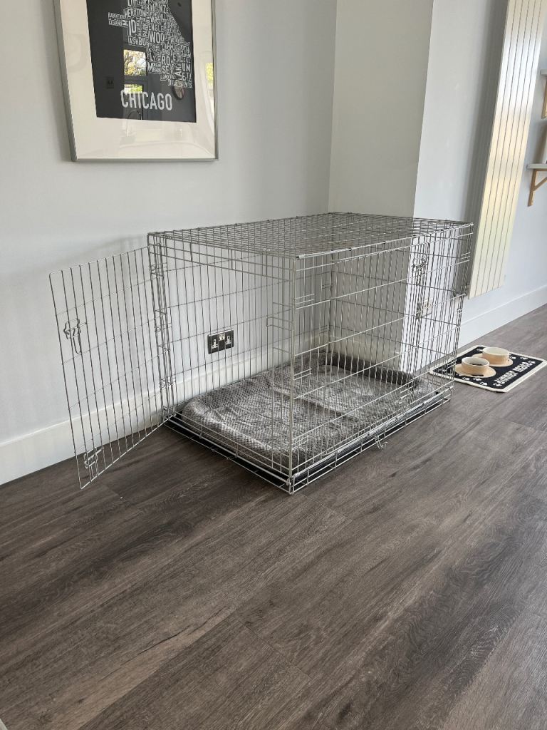 Barely used Large Dog Crate and Mat