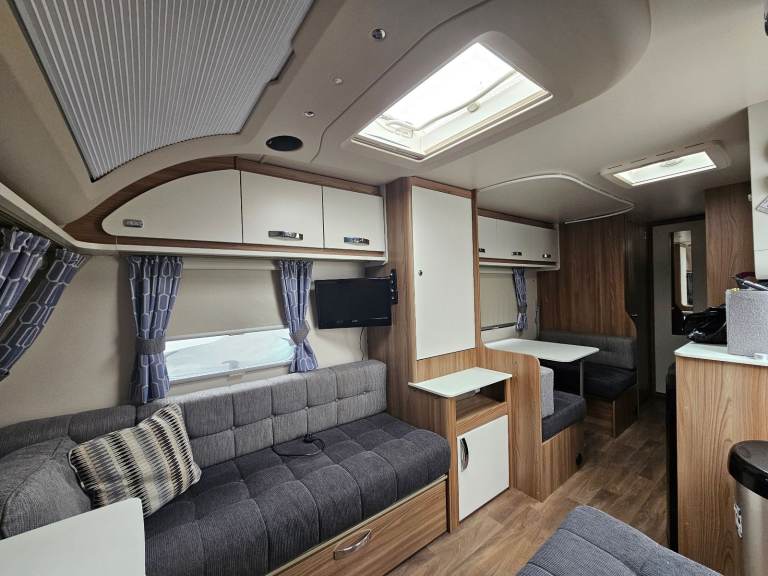 SWIFT Sprite Major 6 TD 6 Berth End Bedroom 2018 in very good condition. 