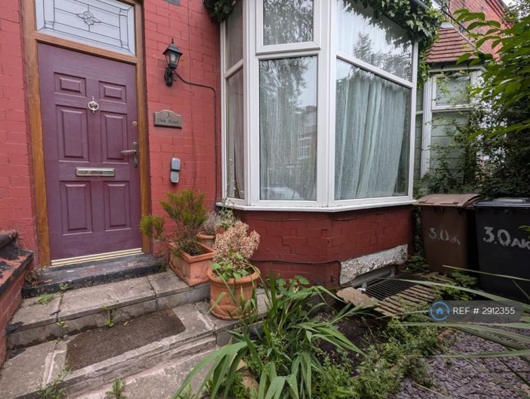 4 bedroom house in Oak Road, Salford, M7 (4 bed) (#2912355)