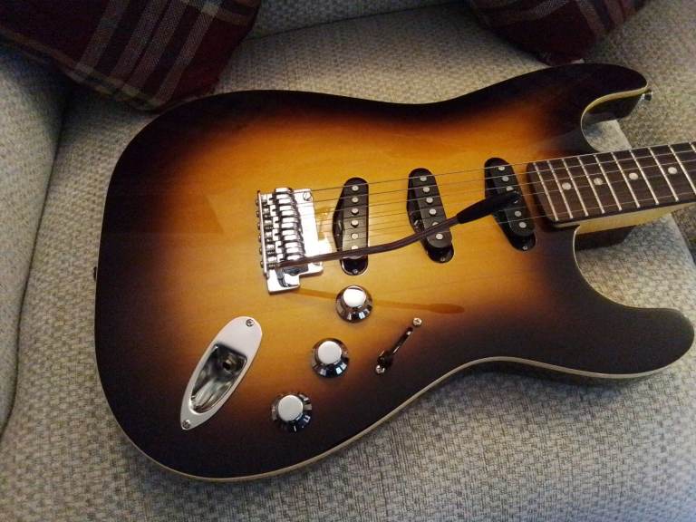 FENDER AERODYNE STRATOCASTER WITH FENDER GIGBAG MADE IN JAPAN 