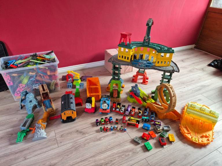 Thomas and friends tank engine motorized train set 