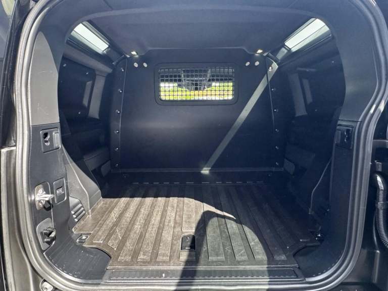 2023 Land Rover Defender 3.0 D250 Hard Top SE Auto PANEL VAN DIESEL Automatic