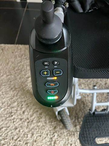 Light weight electric wheelchair