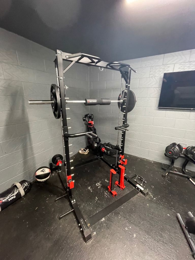 Half Smith rack, Curl Bar, 2 benches ( 1 with Preacher/Leg Dev)