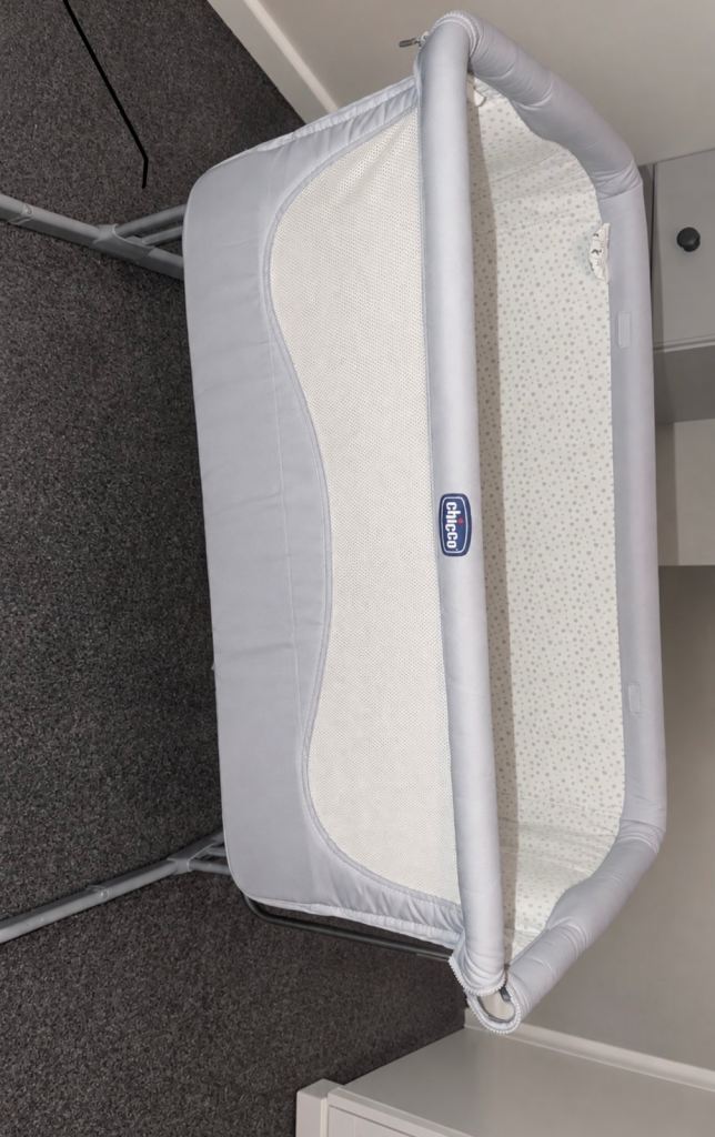 Chicco Next2Me Bedside Crib – Grey, As Good As New