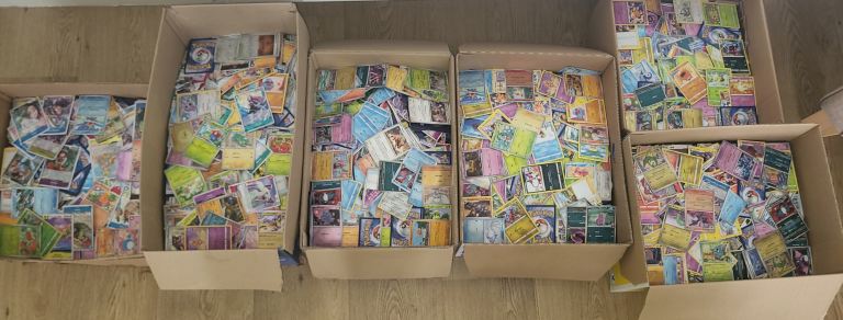 30,000x POKEMON AND ONE PIECE CARDS- HUGE JOB LOT- COLLECTION- HOLO