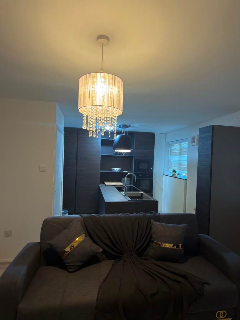 Two bedroom refurbished flat to rent  London only £2050 pm 