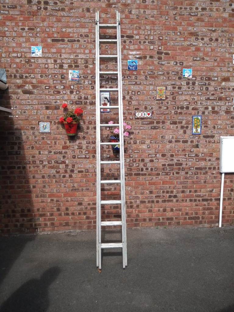 Clow Aluminium Extension Ladder - Good Solid Condition